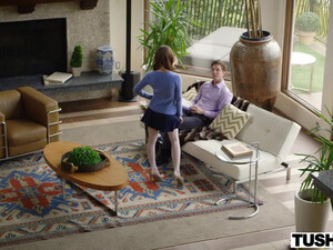 Молодая крошка попросила трахнуть себя своего друга