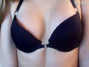 Пальцы в киске доставляют русской барышня дикое наслаждение