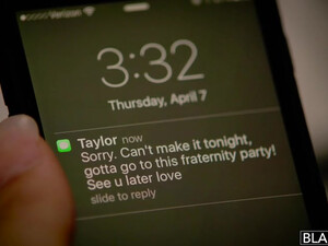 Очаровательная блондинка секретарша трахается со своим чёрным боссом