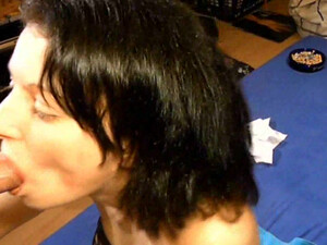 Немецкий минет на коленях от очаровательной соски Nasse Laila