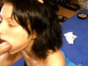 Немецкий минет на коленях от очаровательной соски Nasse Laila