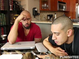 Sydney Cole по полной отгребла от пацанов за огромные счета