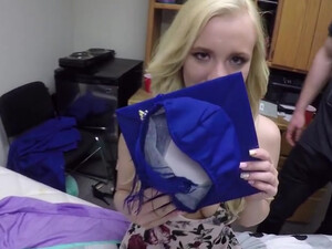 Классный групповой секс в студенческой общаге с развратными телками