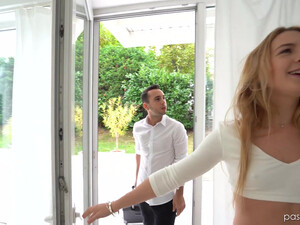 Вылизал дочиста пизду и клитор красивой модели на диване