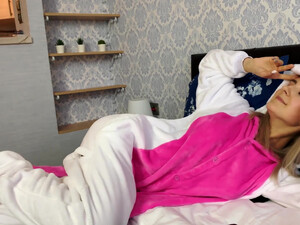 Восемнадцатилетняя сестра трахнулась с русским братом за спиной у мамки