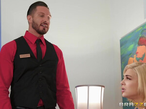 Связал руки и трахнул развратную блондинку с татуировками