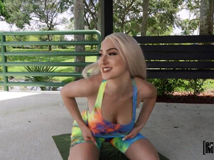 Грудастая блонда перепихнулась с тренером по йоге от первого лица