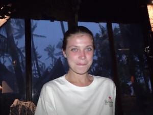 Русская сестра сосет большой пенис брата в знак благодарности за помощь