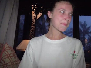 Русская сестра сосет большой пенис брата в знак благодарности за помощь