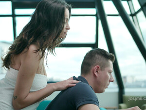 Грудастая супруга отвлекает мужа сладким минетом и сексом от работы