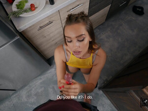 Алекс трахнул русскую супругу с большими буферами на кухонном столе