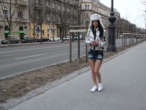 Худая брюнетка из Питера обожает сосать член парня перед сексом