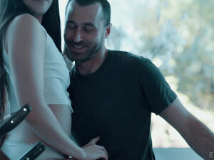 Муж трахает молодую жену прямо на кухне, вместо обещанного завтрака