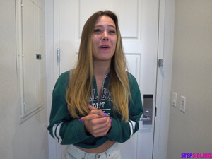 Юная сестра сосет член брата, который с ней разделил свою кровать