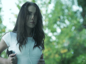 Парень ебет сзади в пизду молодую студентку с упругой попкой