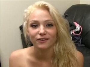 Милая блондинка решила стать секс моделью