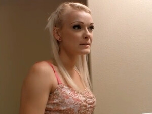 Шикарная блондиночка решила пройти секс кастинг в своём городе