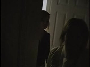 Парень снимает домашний секс втроем со студентками