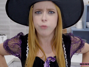 Рыжая мамочка в чулках учит дочь трахаться с родным братом