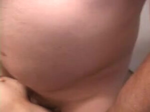 Муж засадил жене в жопу член чпокнув её раком