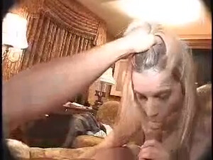 Супруга отсосала мужу член перед сном