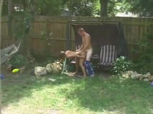 Кто-то снял как соседи трахаются на даче