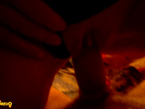 Мужик трахает в киску свою любимую девушку