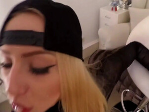 Красивая молодая попа немецкой студентки готова выдержать длинный член