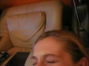 Чувак кончил в рот сестре и заснял это на видео