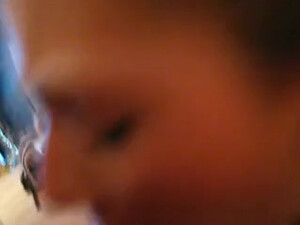 Чувак кончил в рот сестре и заснял это на видео