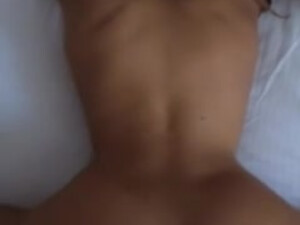 Красотка нежно стонет от любительского секса в позе раком