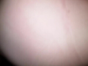 Трахают вдвоем незамужнюю соседку и снимают хоум порно