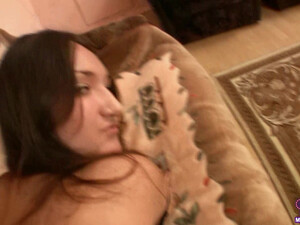 Секс видео русское домашнее с молодой брюнеткой