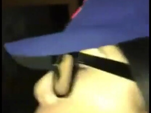 Большой член с трудом влез в рот очкастой потаскухе