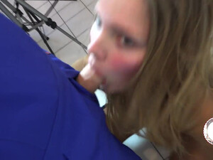 Кончил в киску очкастой подружке после ебли в ванной