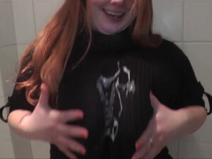 Липкая сперма попадает на лицо молодой няшке