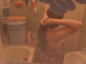 Застал за мастурбацией в ванной