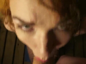 Рыжая делает минет в бане