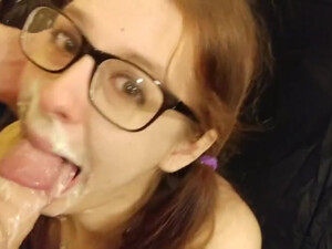 Анал с девушкой в очках раком