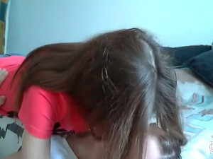 Мужик страстно трахает молоденькую подружку перед камерой