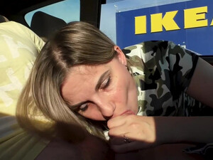 Секретарша сосет боссу на парковке в русском порно