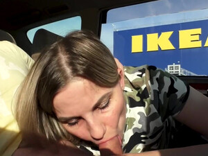 Секретарша сосет боссу на парковке в русском порно