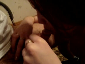 Частное порно русская девушка сосет хуй