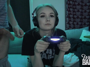 Домашнее порно девушки геймерши и парня