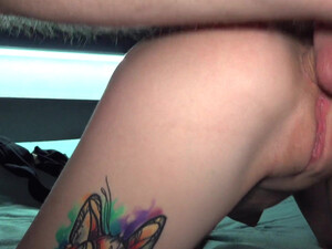 Сводная сестра сосет брату перед анальным сексом