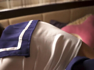 Студентка в очках сосет член в домашнем анальном порно