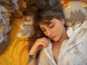 Русая супруга отсосала пенис мужа чтобы поднять ему настроение