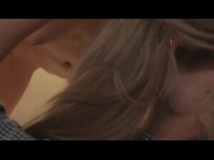 Из пизды Ксюши слышится хлюпанье во время ебли