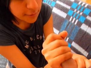 Смотрите арабское порно, где молодая сестра сосет брату