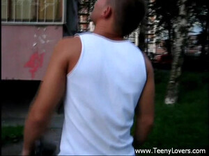 Русская девушка пальцами ласкает клитор во время траха с однокурсником